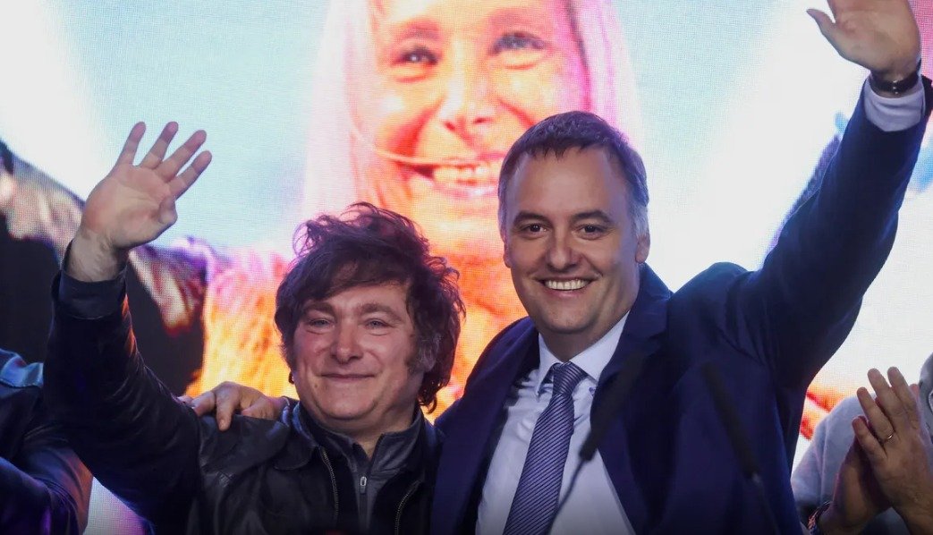 ADORNI SE FUE DEL GOBIERNO PERO NO DEJÓ LOS PRIVILEGIOS: LO DENUNCIAN POR USAR CUSTODIA Y AUTO OFICIAL