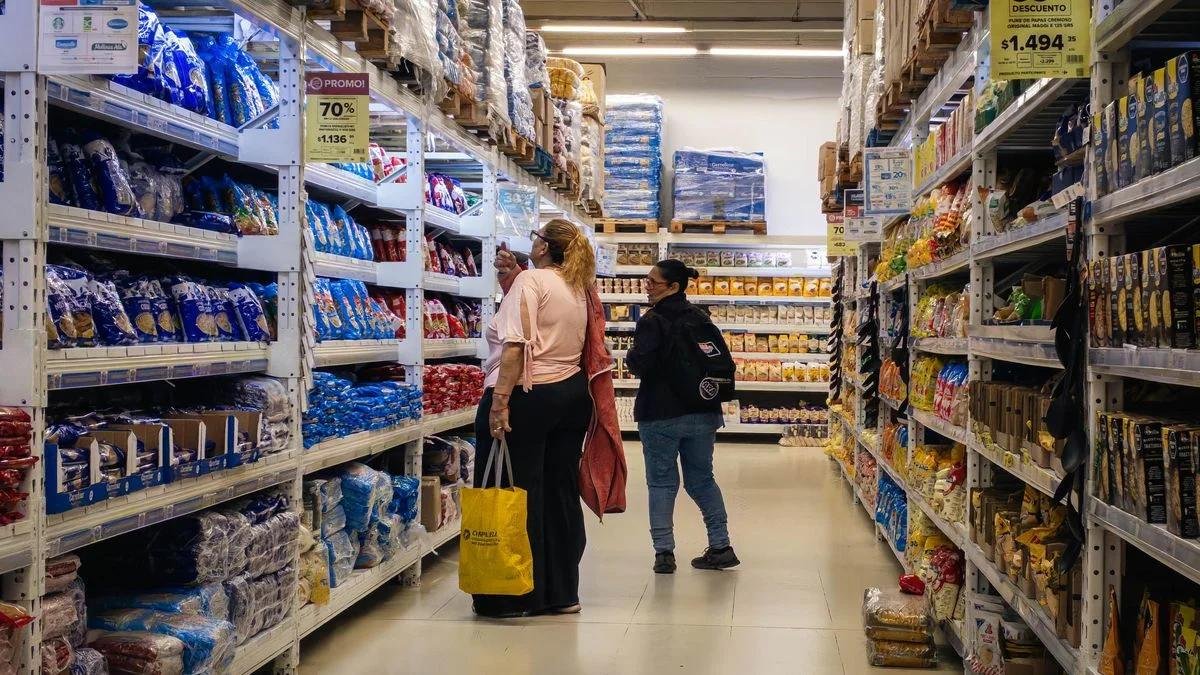 AGOSTO ARRANCÓ CON DESCUENTOS EN SUPERMERCADOS, COMBUSTIBLES Y SALUD: CÓMO AHORRAR EN MENDOZA