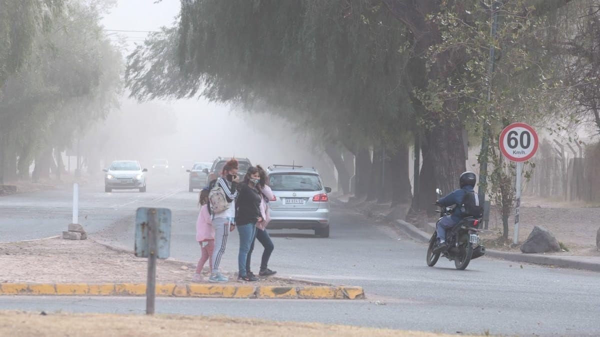 ALERTA EN MENDOZA: PRONOSTICAN VIENTO ZONDA, RÁFAGAS DE MÁS DE 80 KM/H, TORMENTAS Y NEVADAS