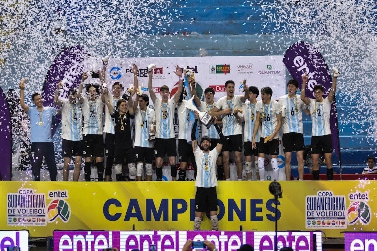 ARGENTINA GRITÓ CAMPEÓN ANTE BRASIL Y SE QUEDÓ CON LA COPA SUDAMERICANA DE VÓLEY