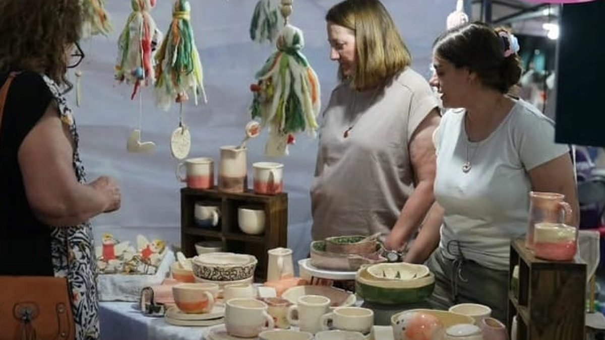 ARTESANOS EN JUNÍN: ESTE VIERNES LA PLAZA ALBERDI SE LLENA DE TRABAJO HECHO A MANO