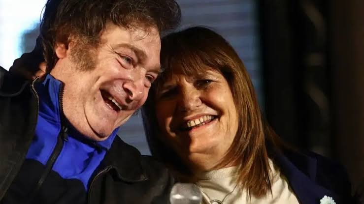 BULLRICH LE MARCA LA CANCHA A MILEI (Y DESPUÉS SE ARREPIENTE): LA GRIETA LIBERTARIA YA NO SE DISIMULA