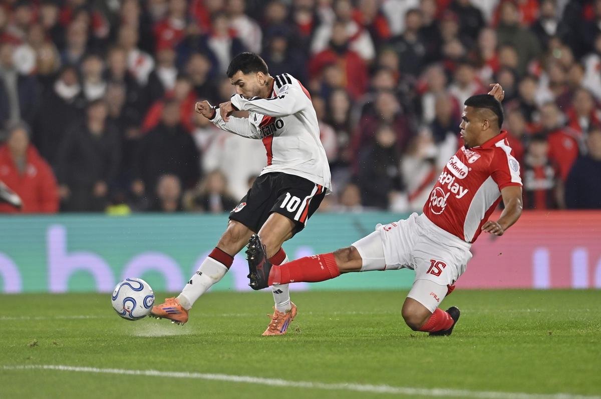 CAÍDA MONUMENTAL: RIVER QUEDÓ ELIMINADO ANTE INDEPENDIENTE SANTA FE TRAS UNA DRAMÁTICA TANDA DE 22 PENALES