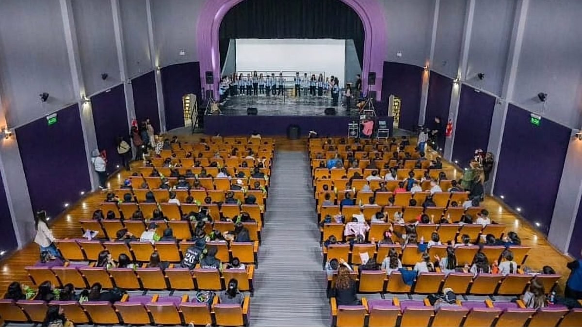 CON EL TEATRO COLÓN LLENO DE MÚSICA, COMENZÓ EL 10° ENCUENTRO DE COROS ESCOLARES EN PALMIRA