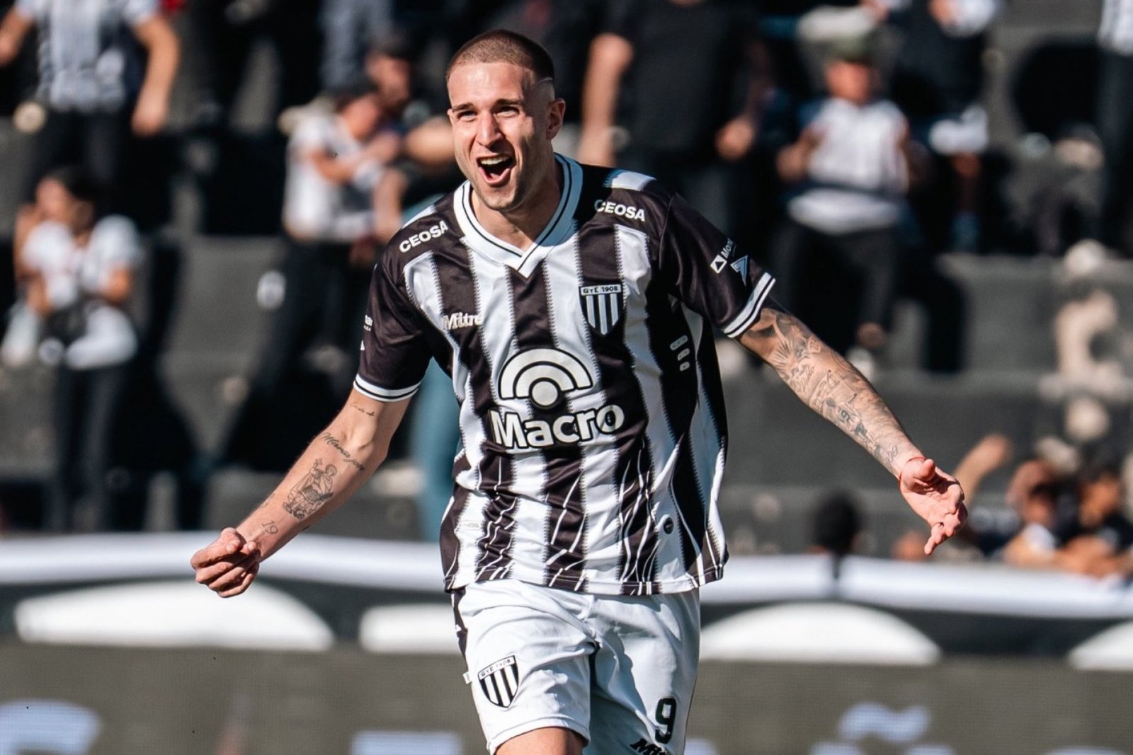 CON UN DOBLETE DE MÓDICA, EL LOBO DEL PARQUE LE GANÓ 3 A 1 A TALLERES Y SIGUE INVICTO DE LOCAL