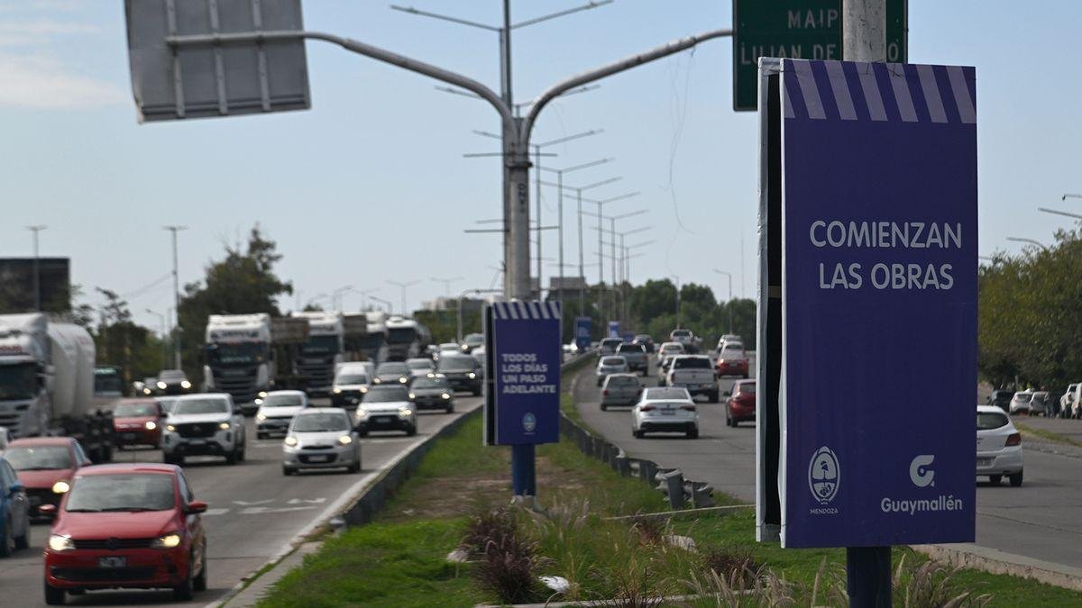 DESMONTARÁN UNA PASARELA DAÑADA EN EL ACCESO ESTE FRENTE AL MERCADO COOPERATIVO