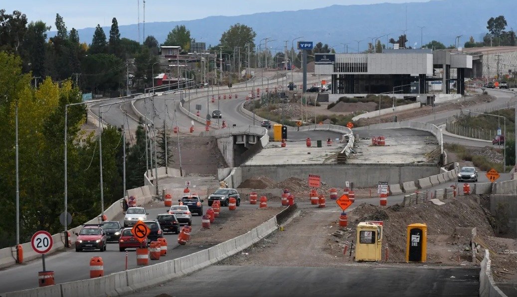 DESVÍOS EN EL ACCESO ESTE: DESDE HOY CAMBIA LA CIRCULACIÓN EN UN TRAMO DE MAIPÚ