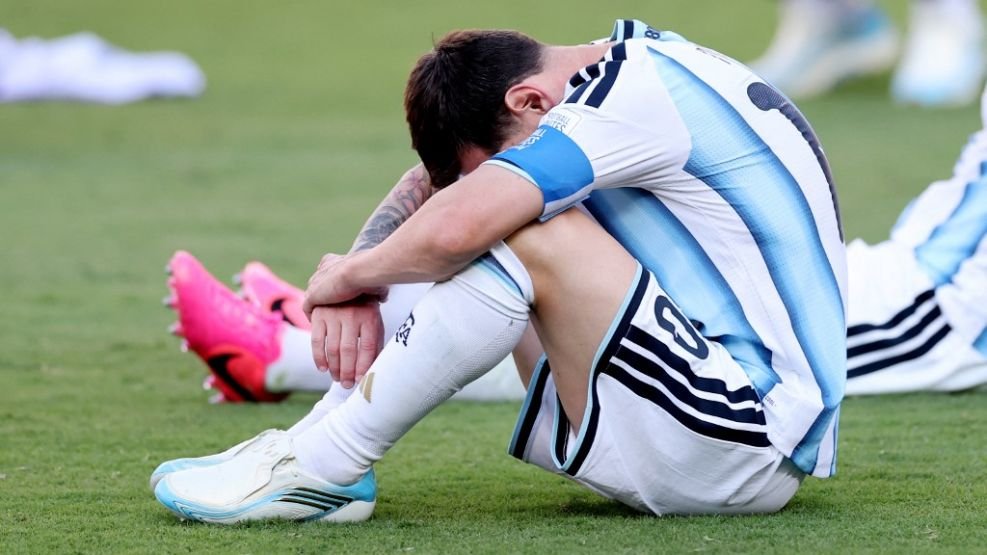 DUELE, PERO NOS REGALARON LA ILUSIÓN HASTA EL ÚLTIMO DÍA. GRACIAS SELECCIÓN... GRACIAS LIONEL... FELICITACIONES, ESPAÑA