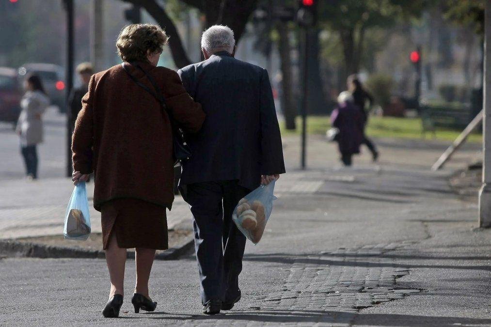 EL 34% DE LOS ADULTOS MAYORES PRESENTA ALTA SINTOMATOLOGÍA ANSIOSA Y DEPRESIVA Y EL 46% TIENE INGRESOS INSUFICIENTES