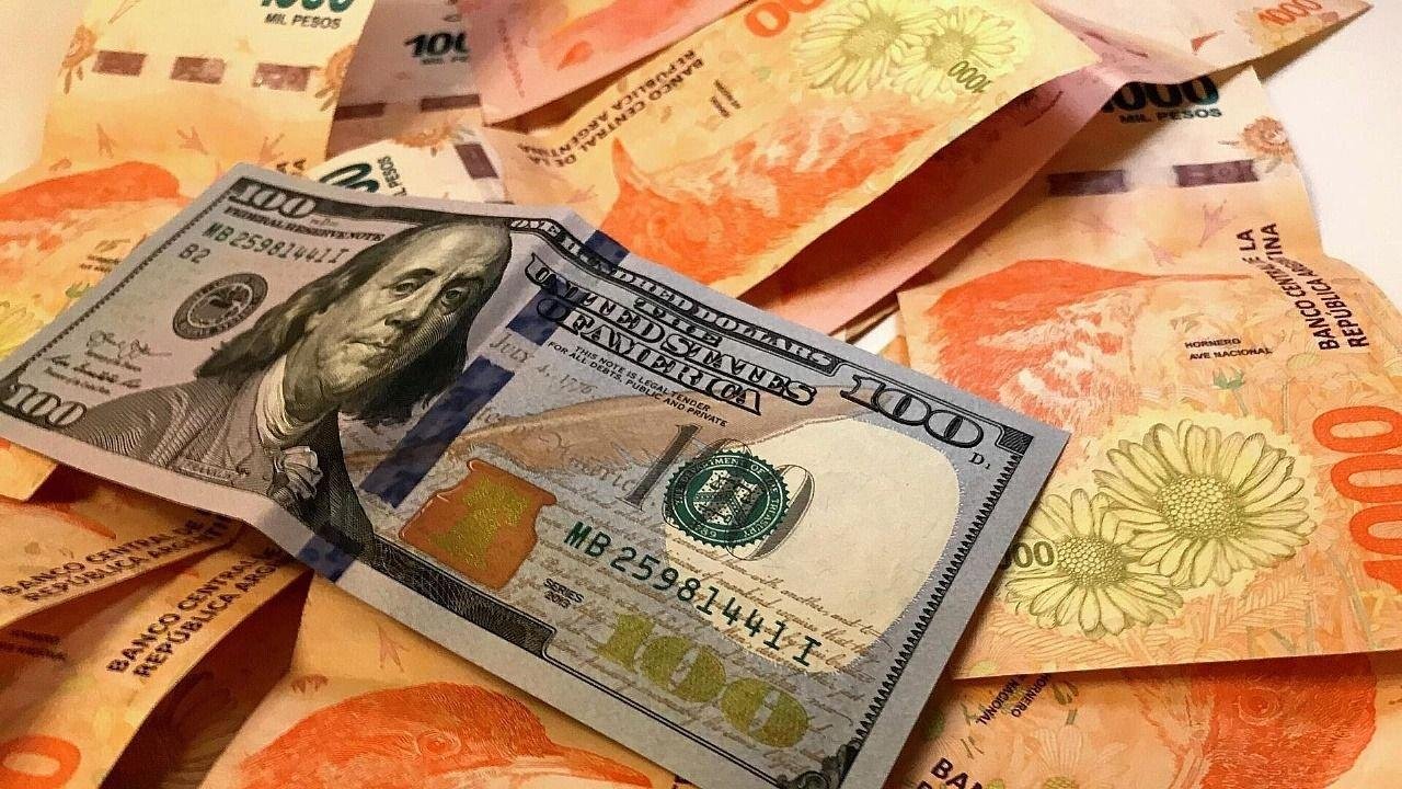 EL DÓLAR ABRIRÁ POR ENCIMA DE LOS $1.500 ESTE LUNES Y SE MANTIENE LA TENSIÓN CAMBIARIA