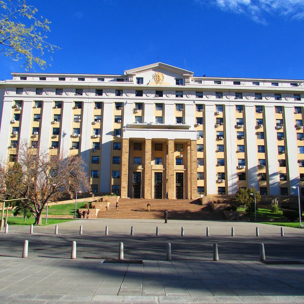 EL GOBIERNO DE MENDOZA CREÓ CARGOS EN EL ESTADO PARA DESIGNAR A DOS EXLEGISLADORES RADICALES
