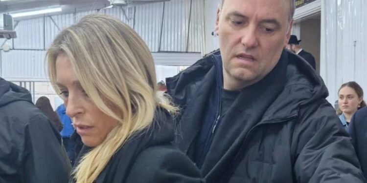 EL LASTRE ADORNI Y LA INENTENDIBLE DECISIÓN DE MILEI DE BANCARLO, AUNQUE SE LE CAIGA EL PAÍS ENCIMA