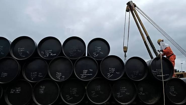 EL PETRÓLEO ROZA LOS U$S108 POR LA ESCALADA BÉLICA EN MEDIO ORIENTE Y CAE LA BOLSA