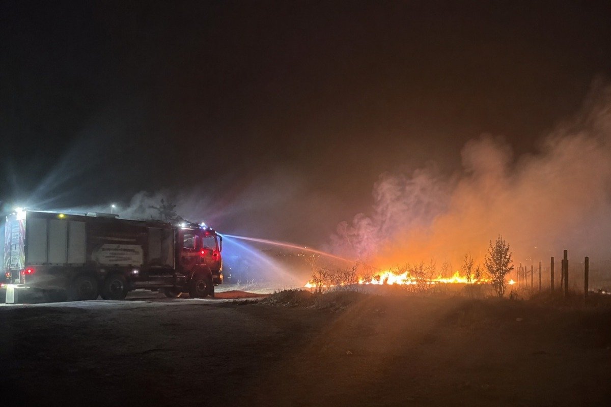 EL VIENTO ZONDA DEJÓ MÁS DE 30 INCENDIOS Y COMPLICÓ A LA ZONA ESTE