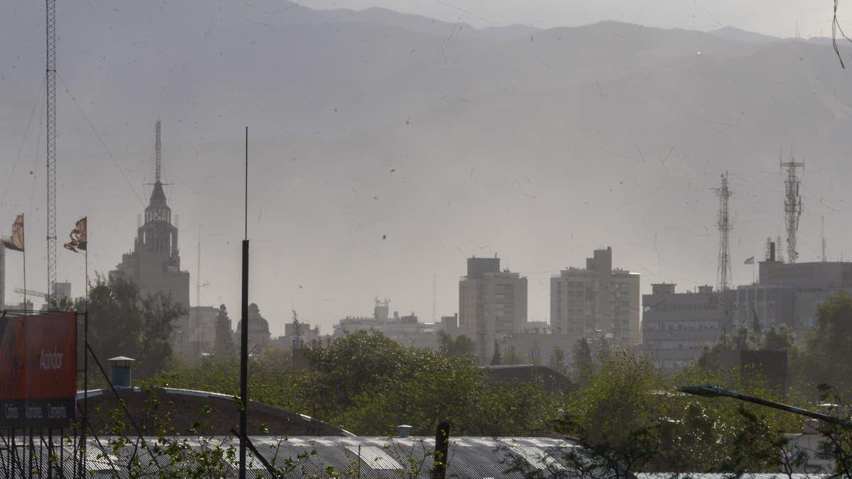 EL ZONDA ELEVA LA TEMPERATURA EN MENDOZA: CÓMO ESTARÁ EL TIEMPO ESTE JUEVES