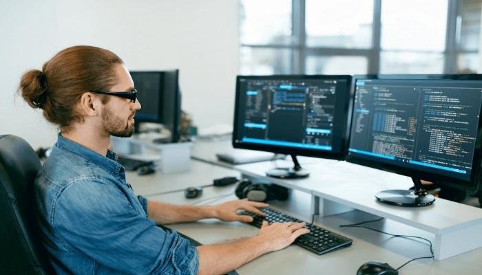 EMPLEO TECNOLÓGICO EN ARGENTINA: CUÁLES SON LOS PERFILES MÁS BUSCADOS Y CUÁLES PIERDEN TERRENO