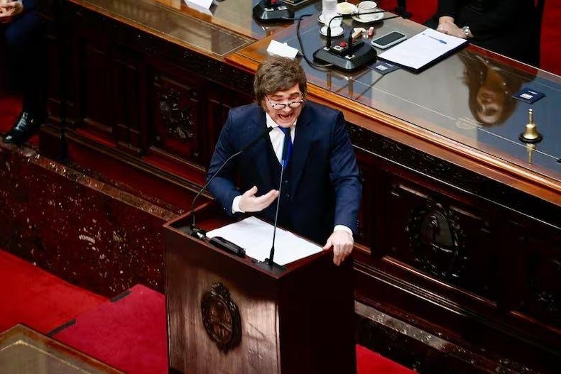 ENCUESTA NACIONAL: MILEI EN TERRENO NEGATIVO Y 8 DE CADA 10 ARGENTINOS RECHAZAN QUE EL PAÍS SEA RACISTA