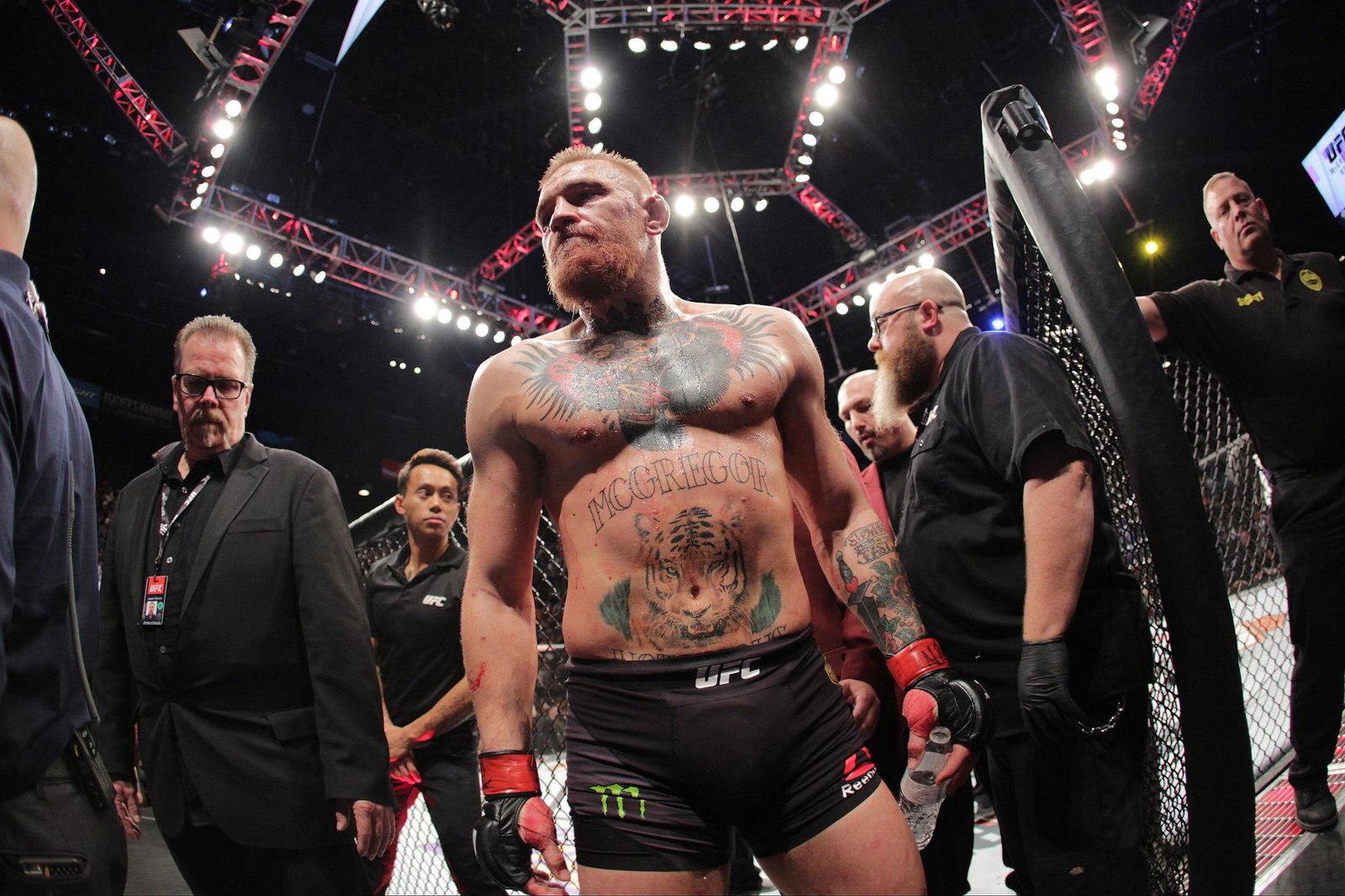 "ESTOY DESTRUIDO Y EN SHOCK": EL DESCARGO DE CONOR MCGREGOR TRAS SU DRAMÁTICO REGRESO A LA UFC