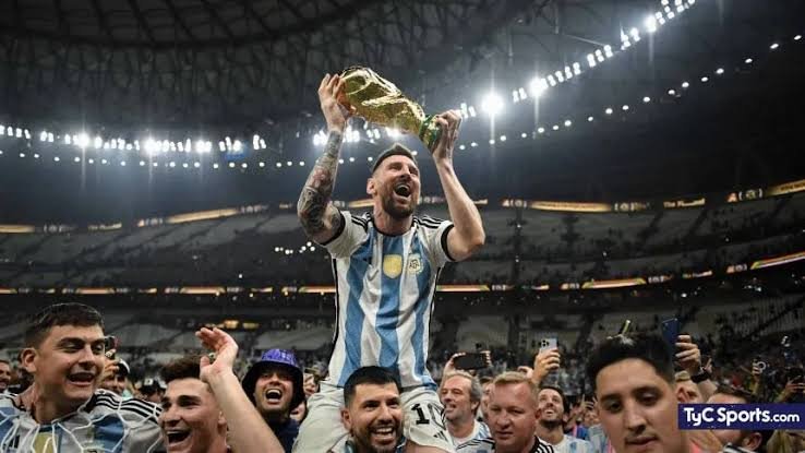 FELIZ CUMPLE CAPITÁN... Y MUCHAS GRACIAS POR TODOS LOS REGALOS QUE NOS HAS DADO