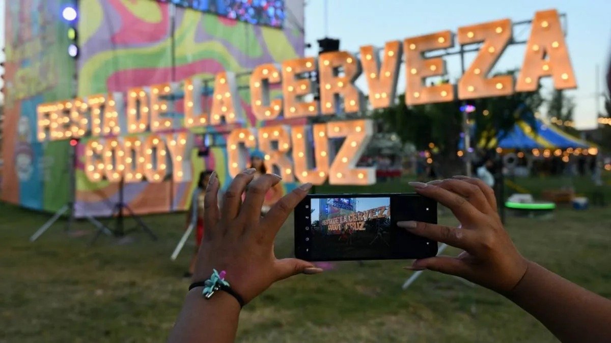 FIESTA PROVINCIAL DE LA CERVEZA: EL TRADICIONAL FESTIVAL MENDOCINO VUELVE AL PARQUE SAN VICENTE