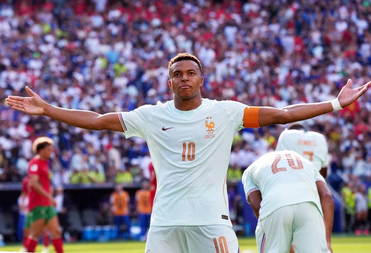 FRANCIA PASÓ A SEMIS Y MBAPPÉ ALCANZÓ A LIONEL EN LA TABLA DE GOLEADORES