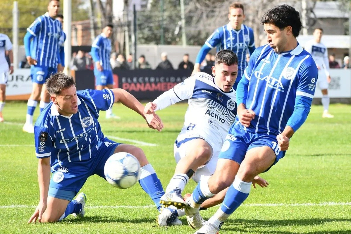 GODOY CRUZ SE RECUPERÓ CON UN GOLAZO Y VENCIÓ A ACASSUSO