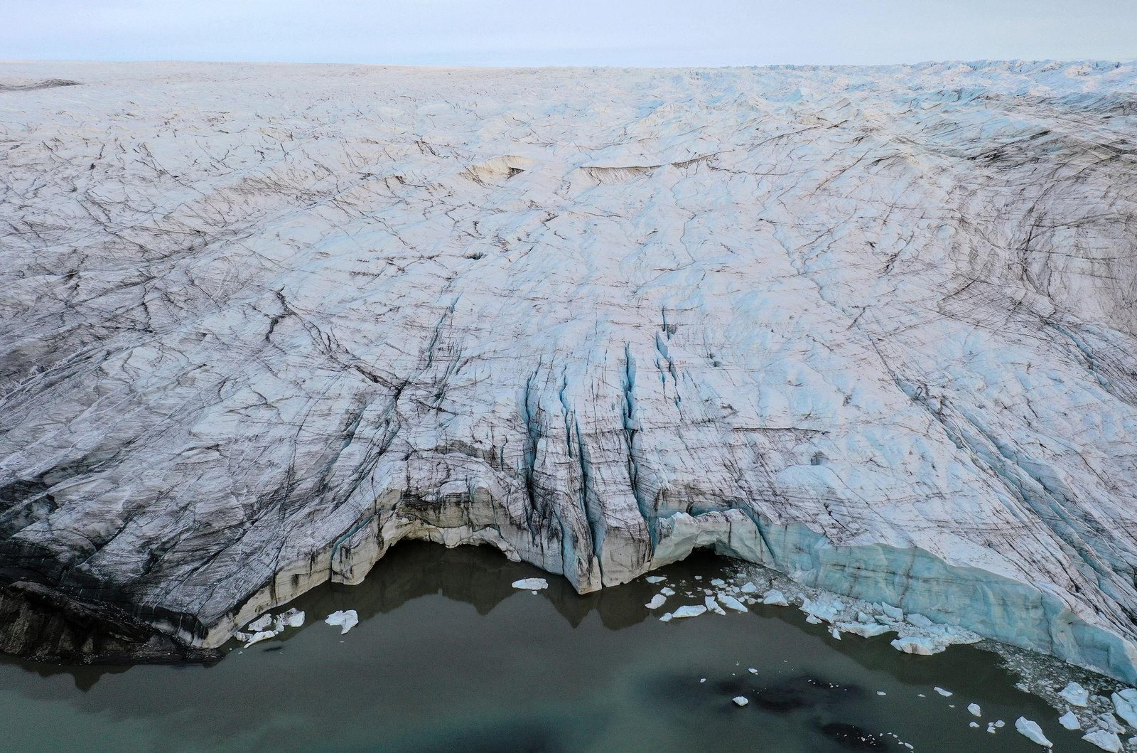 GROENLANDIA Y LA ANTÁRTIDA PERDIERON MÁS DE 12 BILLONES DE TONELADAS DE HIELO Y EL DESHIELO SE ACELERA