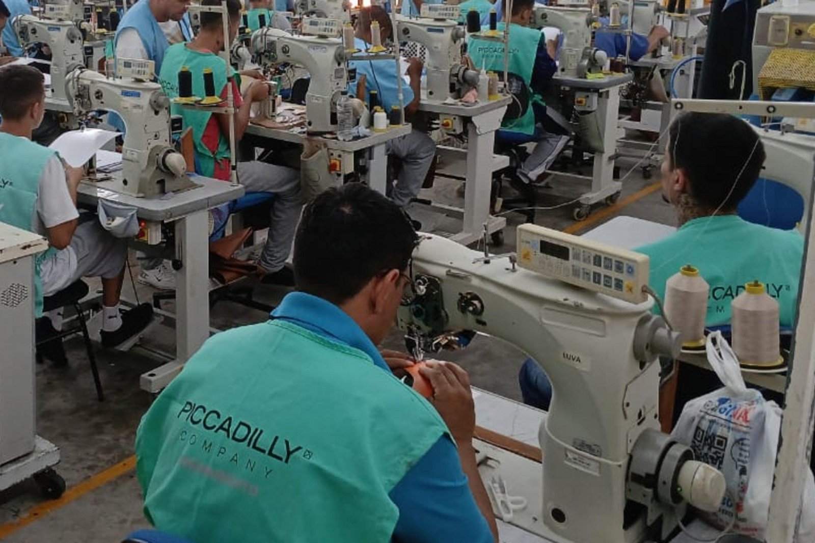 GUAYMALLÉN ADQUIRIÓ 2.000 PARES DE CALZADO FABRICADOS EN CONTEXTO DE ENCIERRO PARA PROGRAMAS SOCIALES
