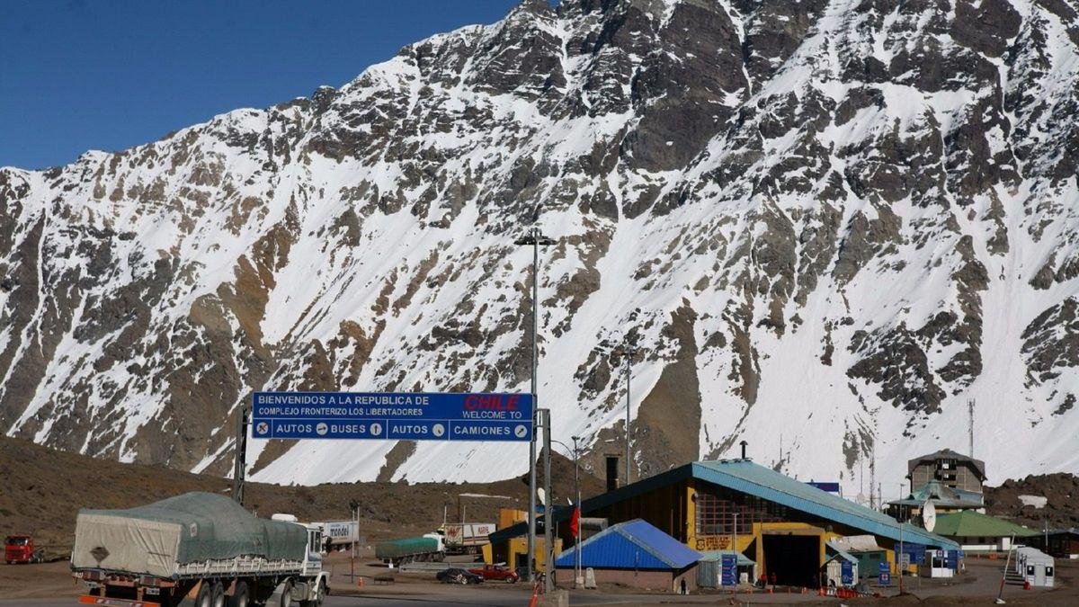 HABILITARON EL PASO A CHILE, PERO ADVIERTEN POR EL MAL TIEMPO EN ALTA MONTAÑA