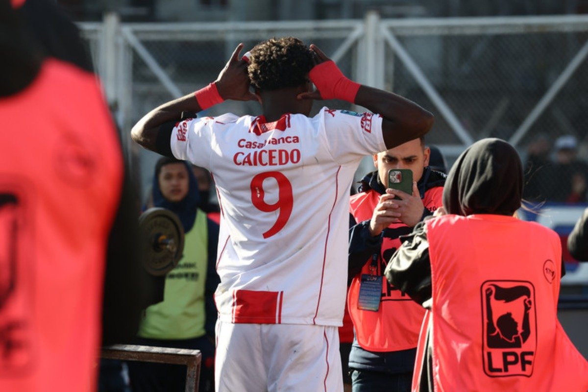 HURACÁN PEGÓ EN EL NUEVO GASÓMETRO: DOBLETE DE CAICEDO, TRIUNFO HISTÓRICO Y ESCÁNDALO CON TOPO GIGIO