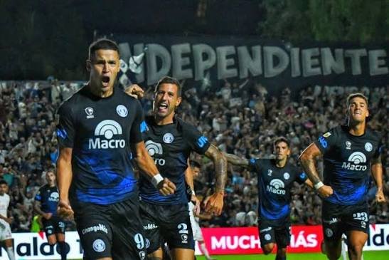 INDEPENDIENTE RIVADAVIA LE GANA A HURACÁN 2 A 1 EN EL GARGANTINI. SE JUEGA EL SEGUNDO TIEMPO