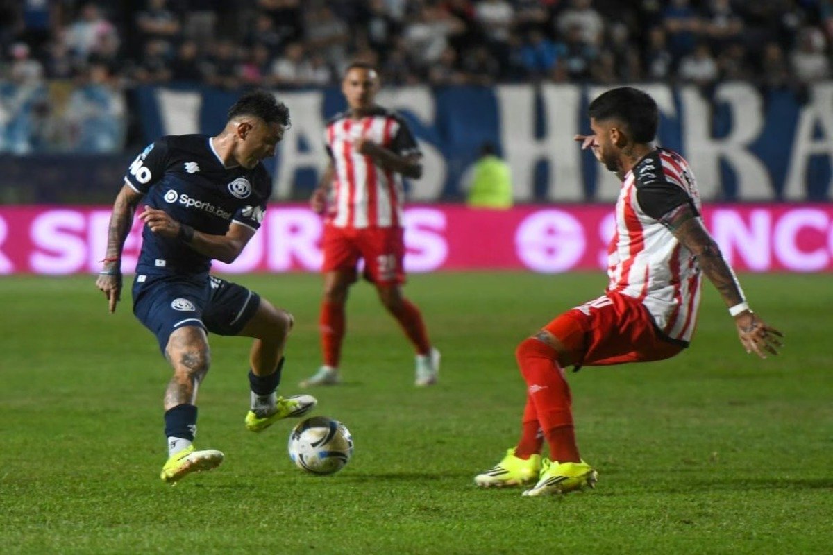 INDEPENDIENTE RIVADAVIA VISITA A BARRACAS CENTRAL CON LA MIRA EN LA CIMA DE LA TABLA ANUAL