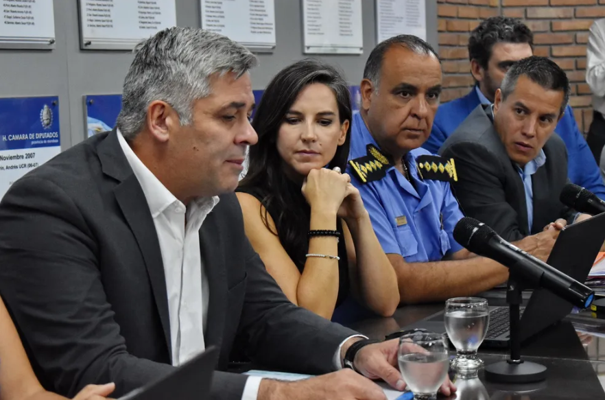 LA BICAMERAL DE SEGURIDAD YA ESTÁ COMPLETA, PERO DIPUTADOS Y SENADORES SIGUEN EN PUGNA POR LA PRESIDENCIA