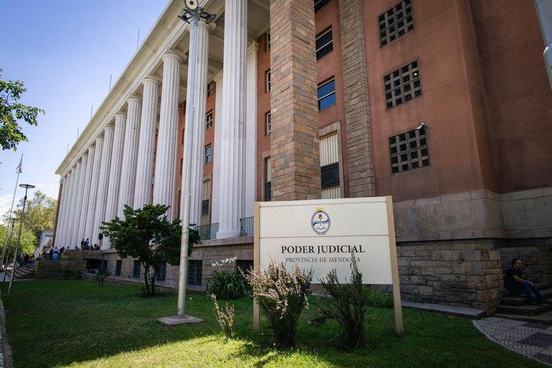 LA CORTE DE MENDOZA CONFIRMÓ LA CESANTÍA DE UN ABOGADO DE LA DGE POR CEDER UNA CASA ESTATAL A SU EXPAREJA