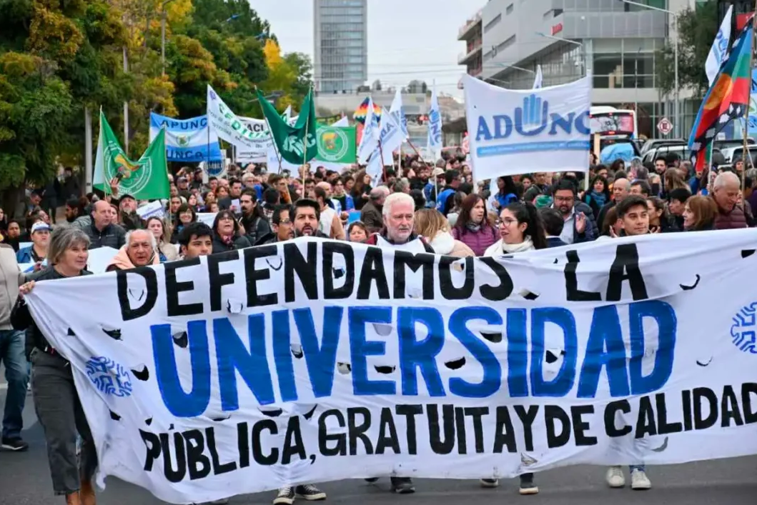 LA CORTE SUPREMA RATIFICÓ EL FALLO QUE OBLIGA A MILEI A CUMPLIR LA LEY DE FINANCIAMIENTO UNIVERSITARIO