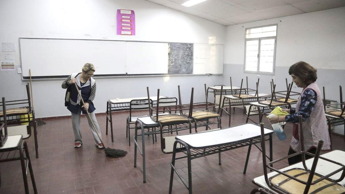 LA DGE DESPIDIÓ A CINCO CELADORES EN MENDOZA POR AUSENCIAS INJUSTIFICADAS: UNO ACUMULÓ 414 FALTAS