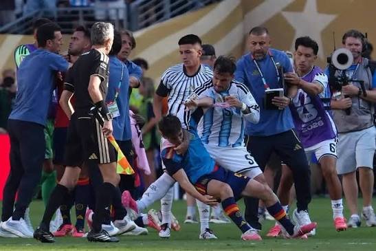 LA FIFA SE PUSO LA GORRA: DURAS SANCIONES A LA SELECCIÓN ARGENTINA Y APELACIÓN EN PUERTA