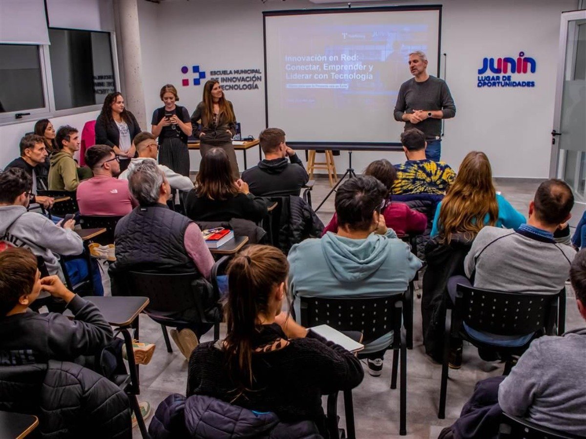 LA INTELIGENCIA ARTIFICIAL GANA TERRENO EN EL ESTE MENDOCINO: EMPRENDEDORES SE CAPACITARON PARA POTENCIAR SUS NEGOCIOS