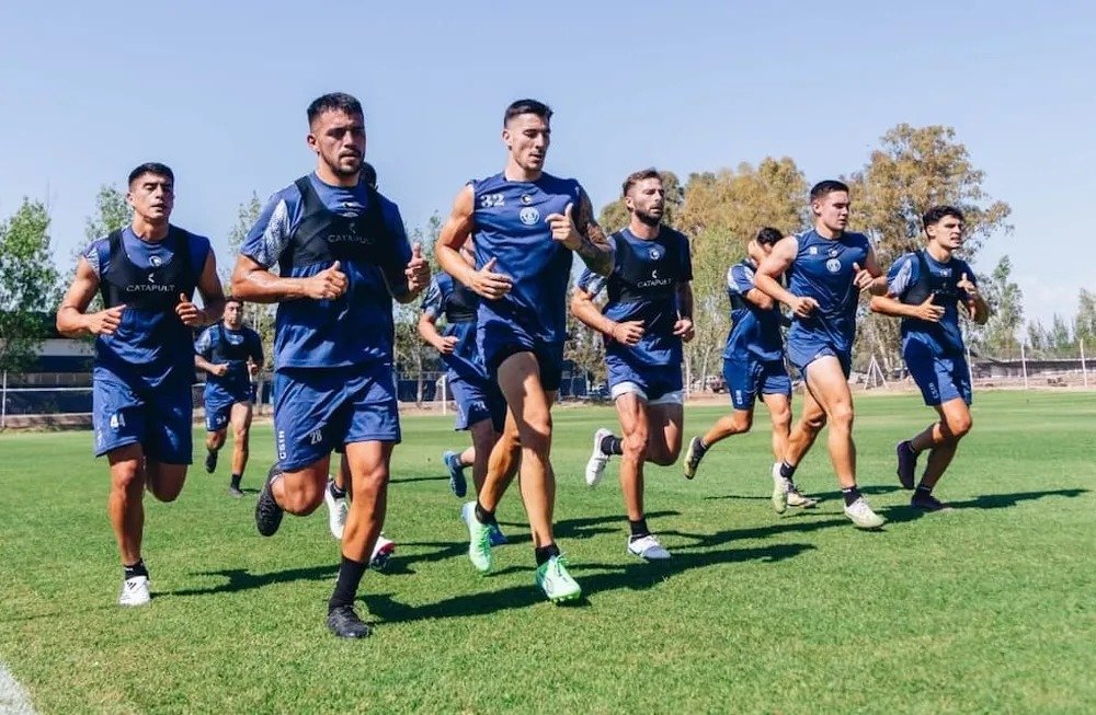 LA LEPRA SALE A DEFENDEDR SU ESTRELLA: INDEPENDIENTE RIVADAVIA SE MIDE CON ALDOSIVI POR LOS OCTAVOS DE LA COPA ARGENTINA
