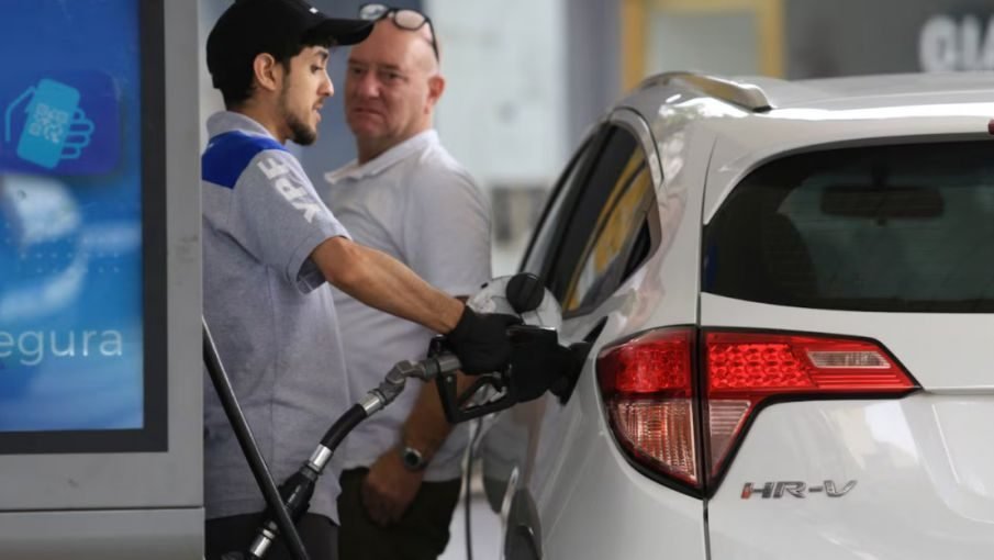 LA NAFTA EN ARGENTINA SUBIÓ 23% EN DÓLARES EN 2026: CÓMO QUEDÓ FRENTE A LOS PRECIOS DE AMÉRICA LATINA