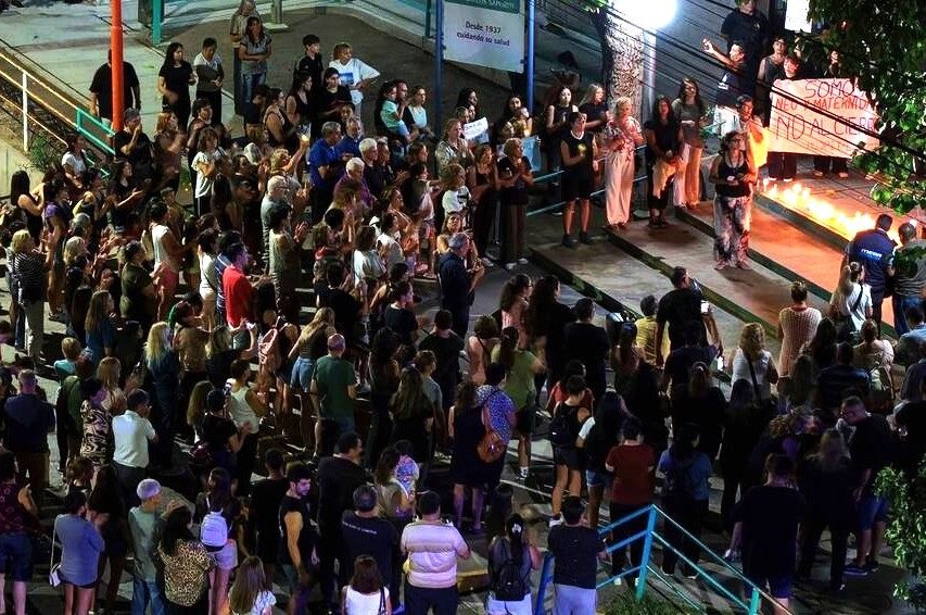 "LA NEO NO SE VA": EL RECLAMO QUE NO AFLOJA EN RIVADAVIA TRAS EL CIERRE DE LA MATERNIDAD DEL SAPORITI