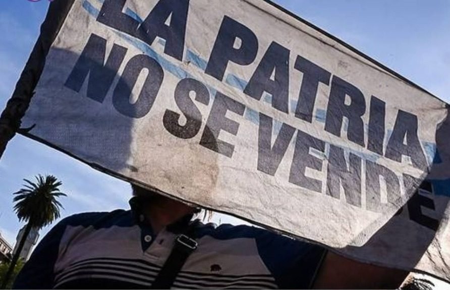 LA PATRIA NO SE VENDE: REACCIONES AL FALLO DE LA CORTE QUE LE PERMITE A MILEI TENER SU EXTRANJERIZACIÓN DE TIERRAS SIN LÍMITES