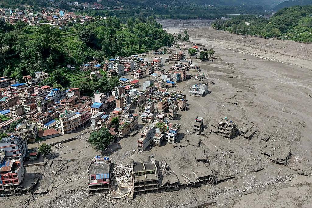 LA TRAGEDIA EN EL HIMALAYA SE AGRAVA: EL COLAPSO DE UN GLACIAR DEJÓ CIENTOS DE MUERTOS Y MILES DE DESAPARECIDOS