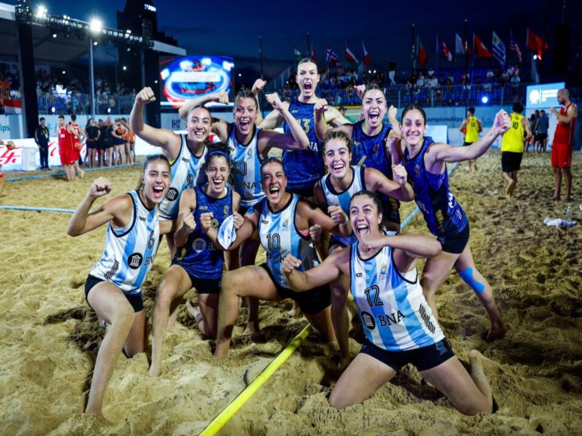LAS KAMIKAZES TOCARON EL CIELO: ARGENTINA ES CAMPEONA DEL MUNDO DE BEACH HANDBALL POR PRIMERA VEZ