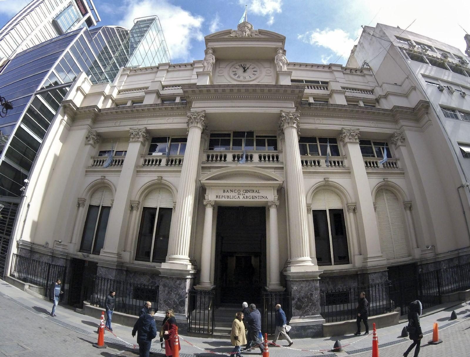 LOS BANCOS CERRARÁN CINCO DÍAS SEGUIDOS EN NOVIEMBRE: ASÍ QUEDA EL CALENDARIO