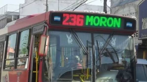 MANEJANDO POR UN SUEÑO: ROBÓ UN COLECTIVO EN BUENOS AIRES, HIZO EL RECORRIDO HABITUAL Y FUE DETENIDO