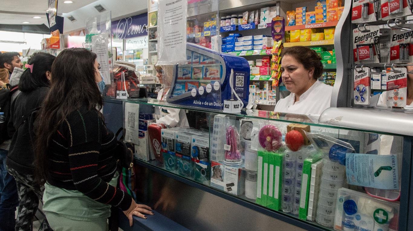 MENDOZA BUSCA HABILITAR EL DELIVERY DE MEDICAMENTOS Y PONER UN LÍMITE A LAS CADENAS DE FARMACIAS