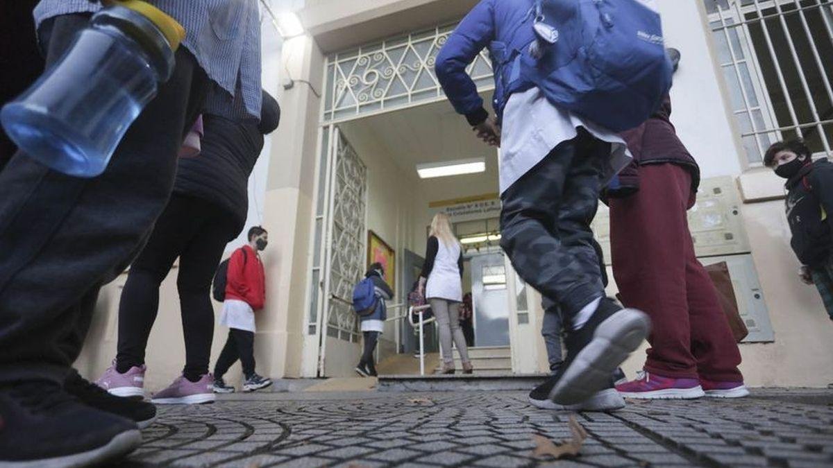 MENDOZA ESPERA LA DECISIÓN SOBRE LAS CLASES ANTE EL DÍA MÁS FRÍO DE LA SEMANA