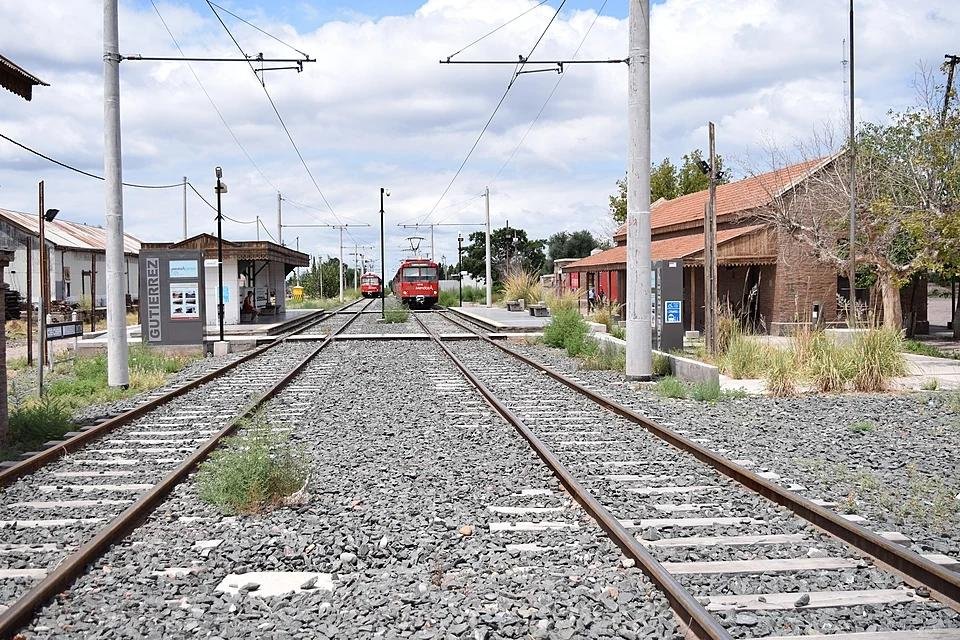 MENDOZA OFICIALIZÓ LA ADJUDICACIÓN DEL TREN DE CERCANÍAS Y AVANZA UNA DE LAS OBRAS MÁS IMPORTANTES DE SU RED FERROVIARIA