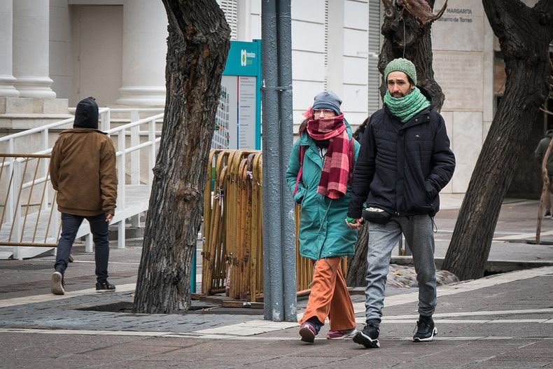 MENDOZA: SUBE LEVEMENTE LA TEMPERATURA, PERO LAS NEVADAS SIGUEN EN ALTA MONTAÑA